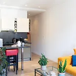 L58 Port Suite 2 Bdrs 5Mins Old Town & Beach Tram
